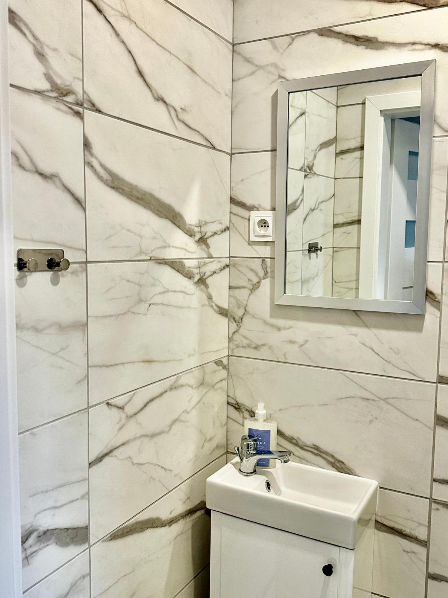 Apartment Poziom 4, Prywatna Lazienka, Wspolna Toaleta, Free Wi-fi, Free Parking Kattowitz