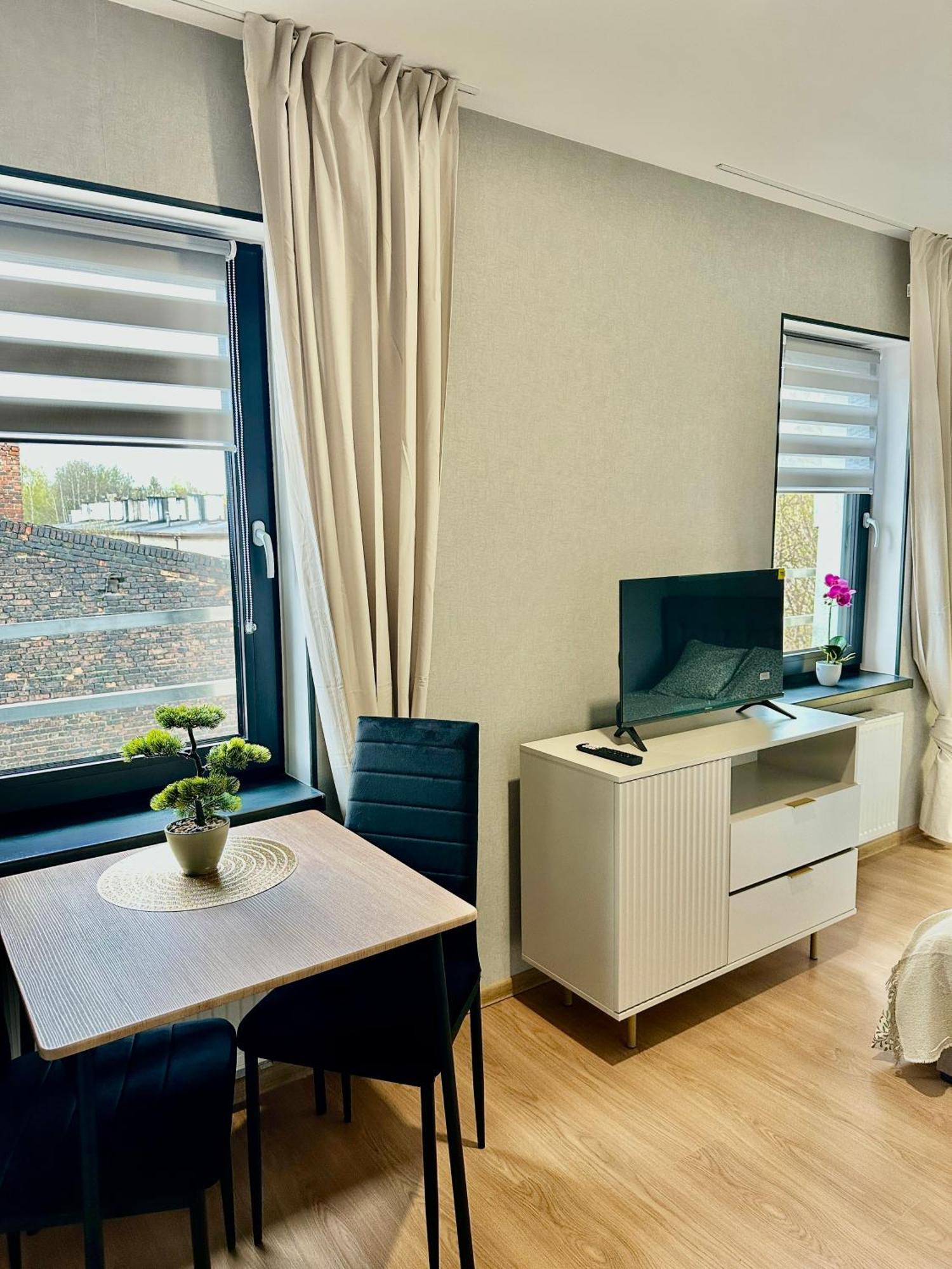 Poziom 4, Prywatna Lazienka, Wspolna Toaleta, Free Wi-fi, Free Parking