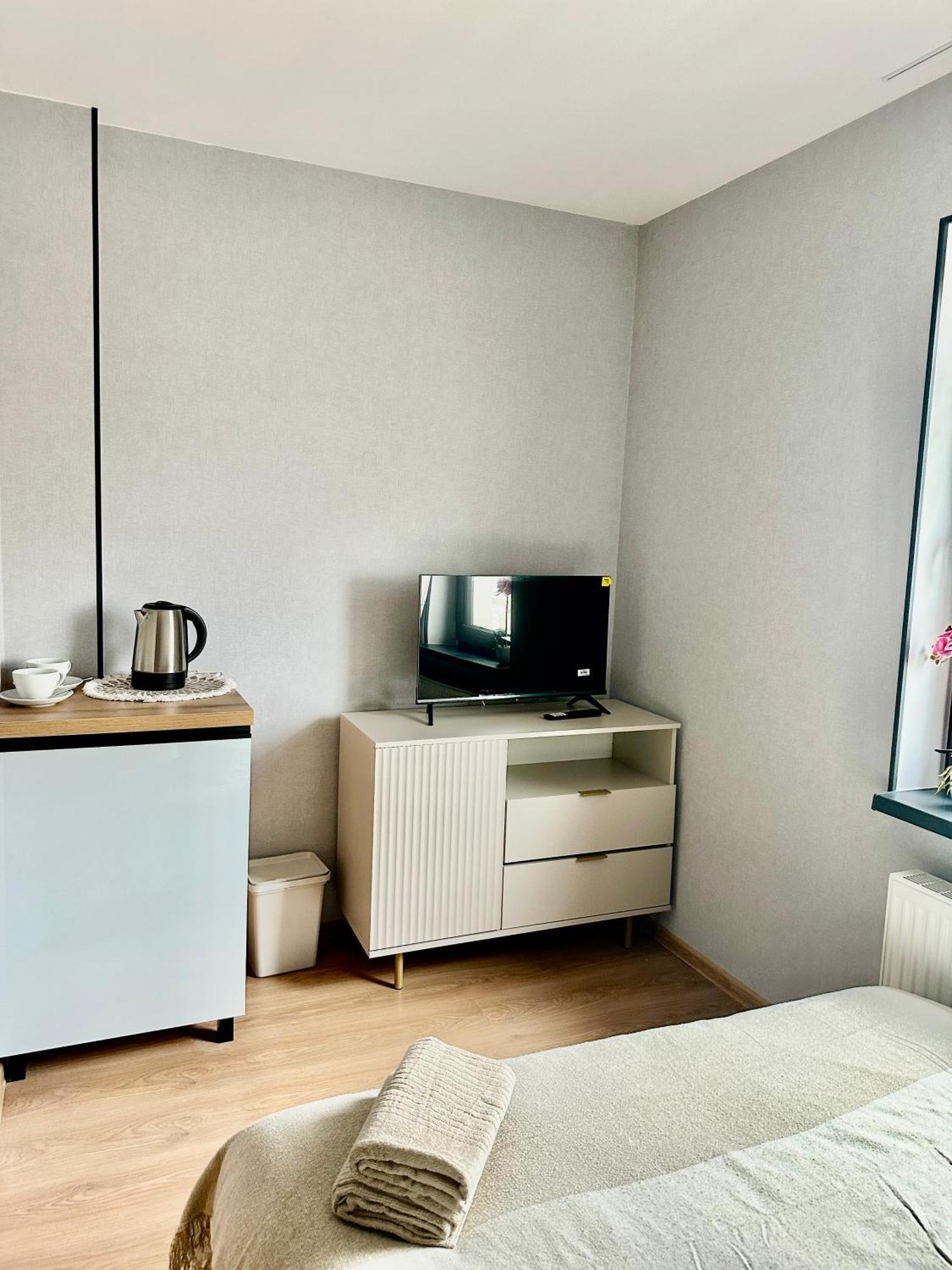 Apartment Poziom 4, Prywatna Lazienka, Wspolna Toaleta, Free Wi-fi, Free Parking Kattowitz