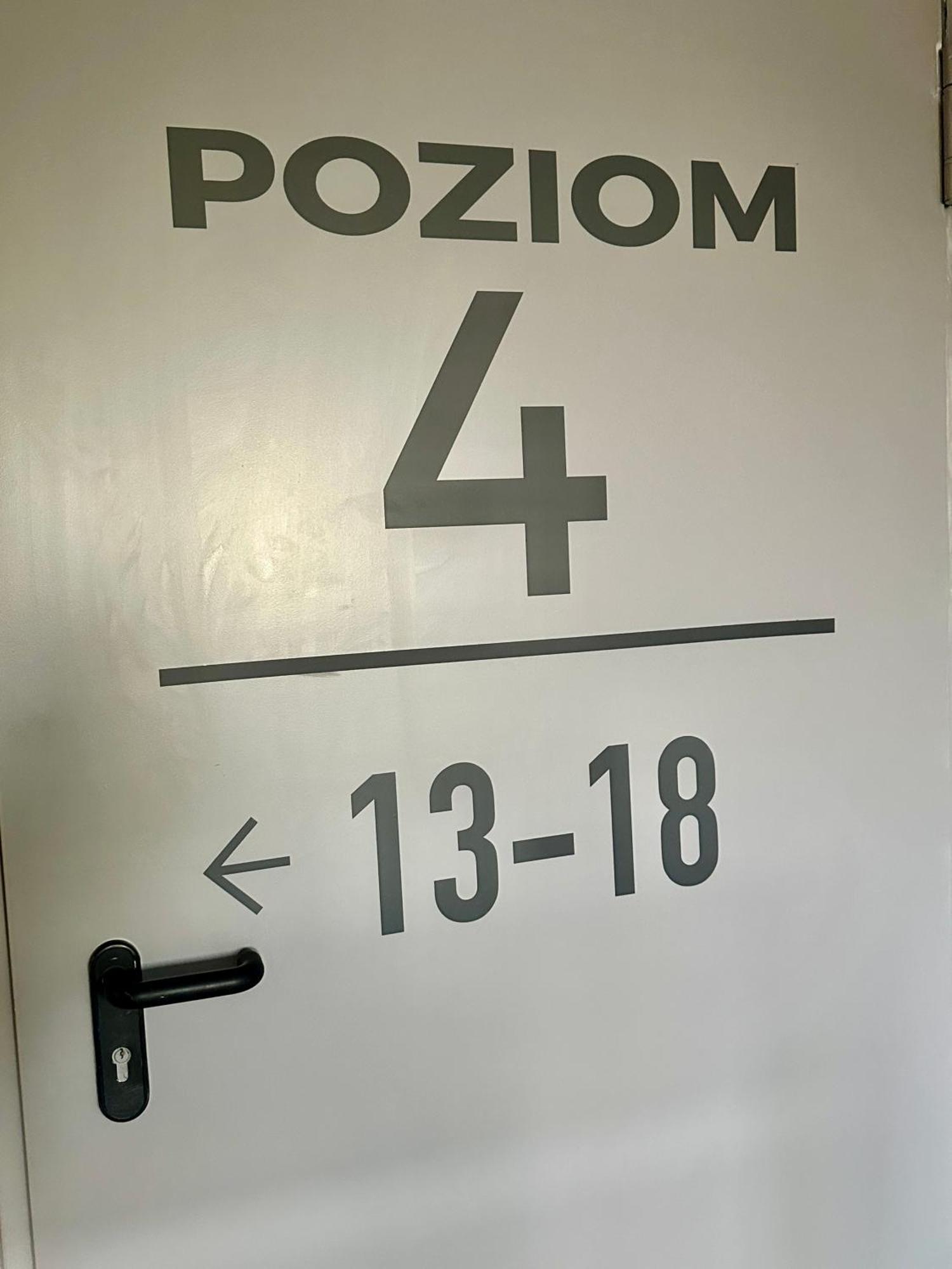 Poziom 4, Prywatna Lazienka, Wspolna Toaleta, Free Wi-fi, Free Parking *