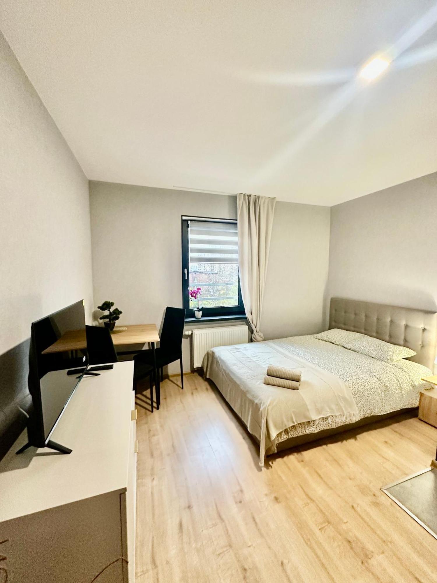 Apartment Poziom 4, Prywatna Lazienka, Wspolna Toaleta, Free Wi-fi, Free Parking Kattowitz