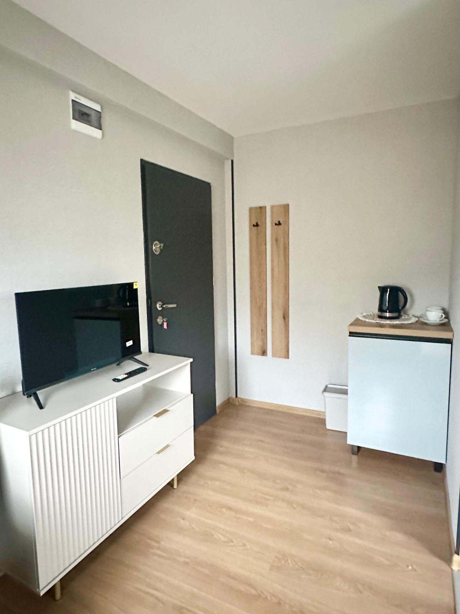 Apartment Poziom 4, Prywatna Lazienka, Wspolna Toaleta, Free Wi-fi, Free Parking *
